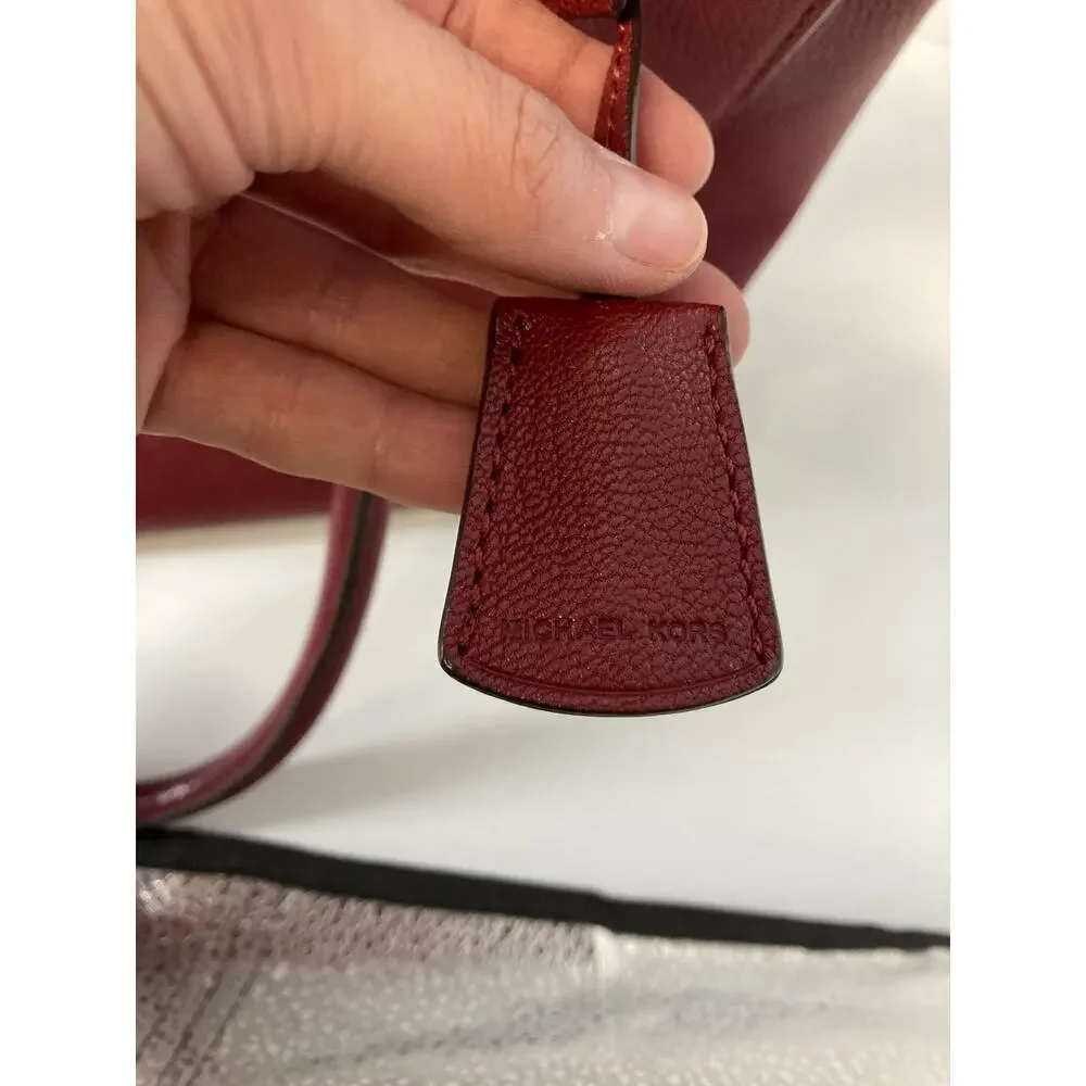 MICHAEL KORS, LARGE WINE LEATHER HANDBAG WITH LOCK CHARM.